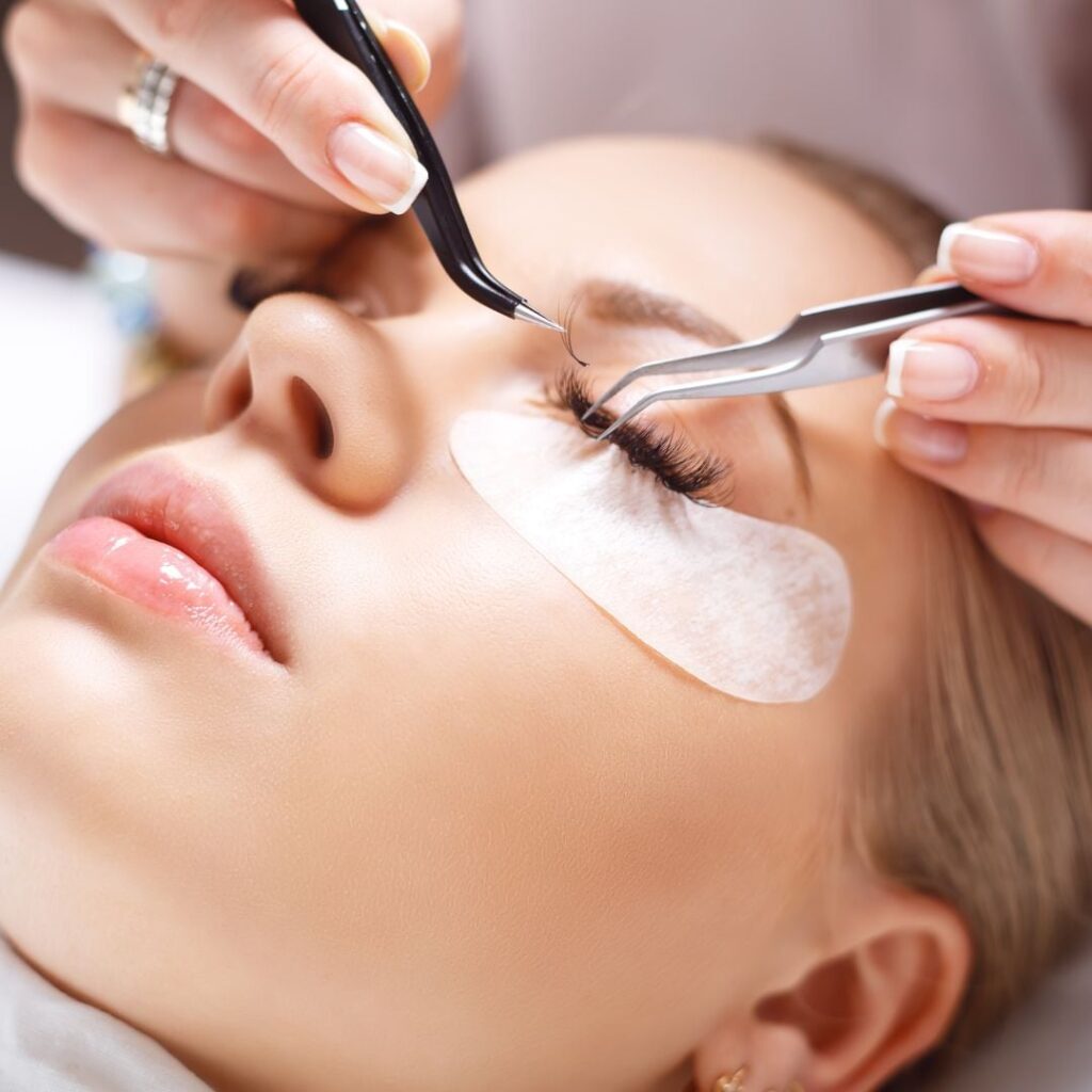 przedłużanie rzęs