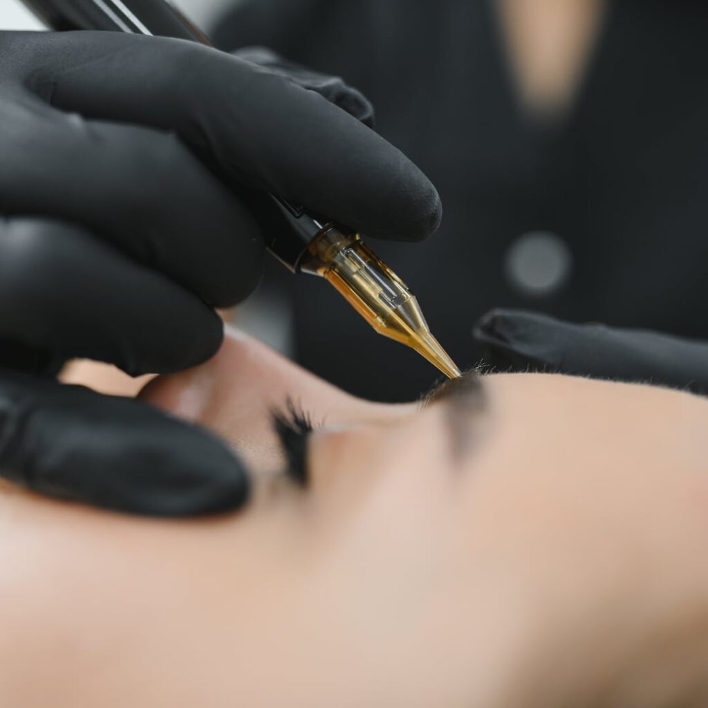 Makijaż permanentny brwi