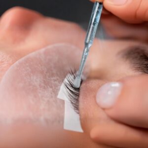 dlaczego rzęsy wypadają