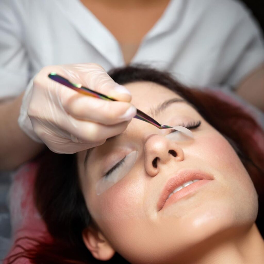 przedłużanie rzęs metodą UV